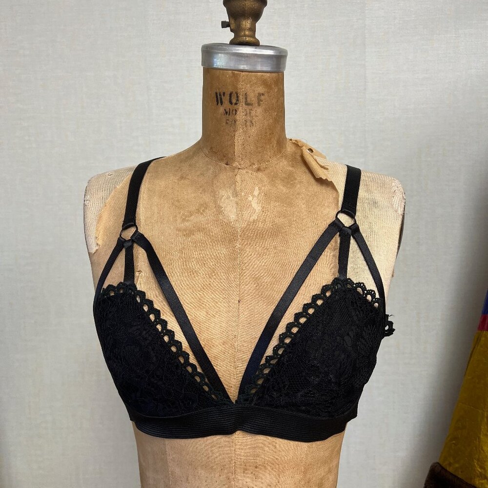 NWT Rehab Lace Black Racerback Harnes Bra Medium
